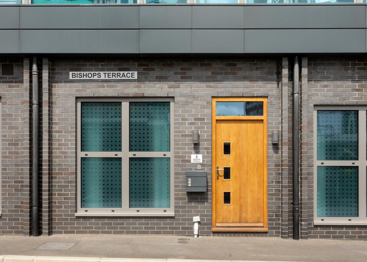1 Bed Apartment - Redhill Central, Surrey, Gatwick #3 Exterior photo